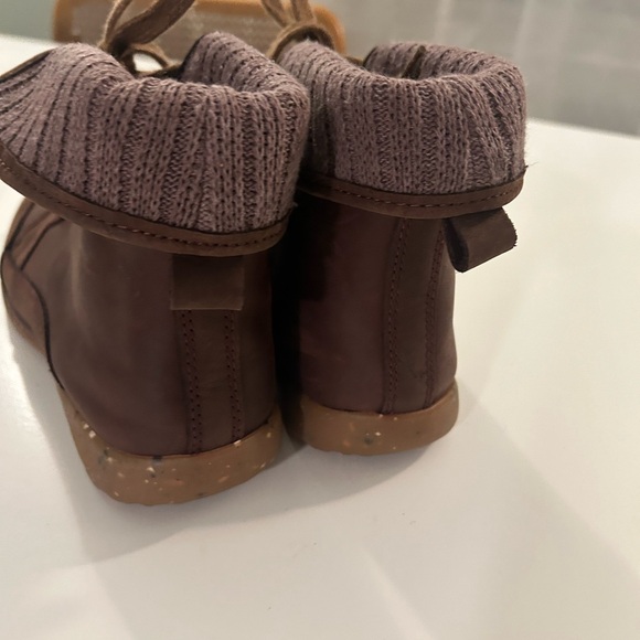 Burgundy Chaco boots size 8 - Picture 3 of 6